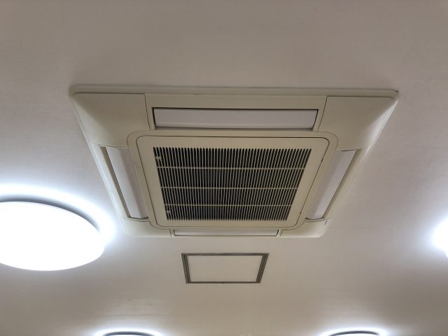 天井埋込型エアコン 四方向